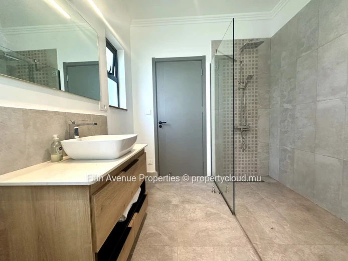 Moka – Stunning 3-Bedroom Apartment – Mountain View