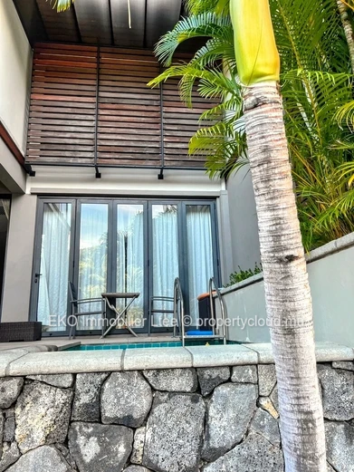 Seaside Elegance: Spacious 3-Bedroom in Rivière Noire