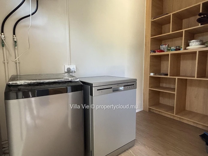 Calodyne - New 3-bedroom house with swimming pool and garden