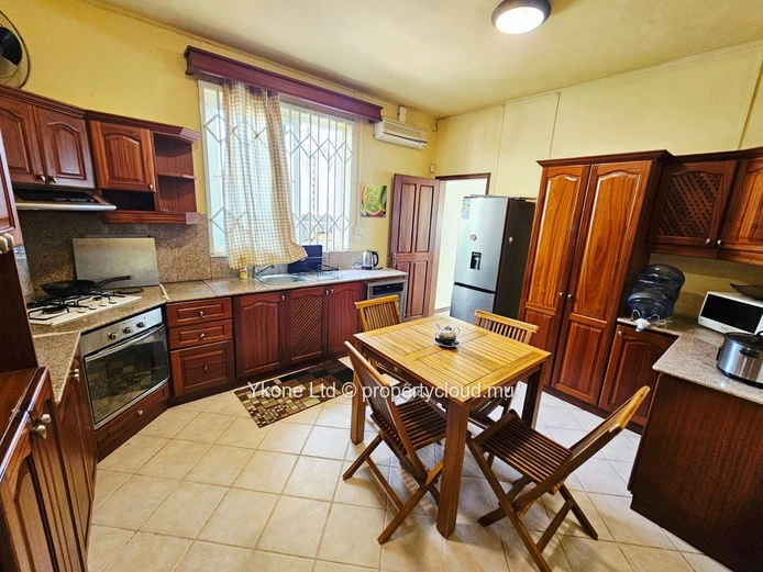 Maison Pied Dans L'eau En Vente À Baie Du Tombeau