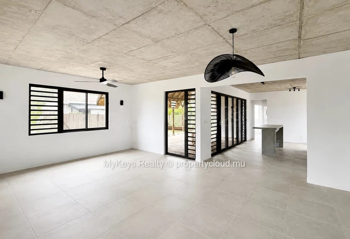 Contemporary 3-Bedroom Villa for Rent - Tamarin