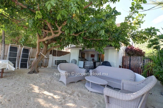 Maison pieds dans l'eau semi-meublée 3 chambres – Vivre au bord de l'océan en long terme
