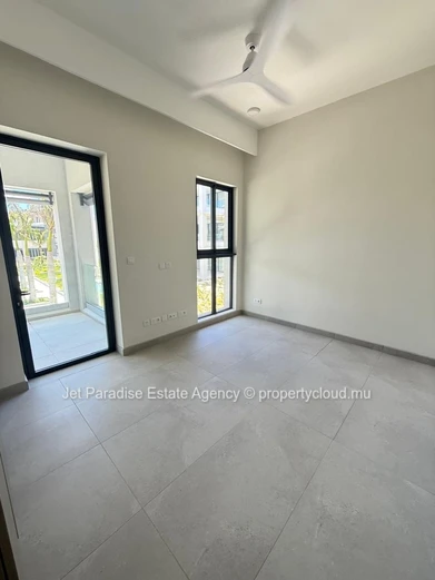 Appartement Moderne Neuf de 150 m² dans une Résidence Sécurisée avec Piscine commune