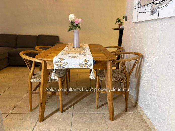 Stylish 2-Bed Apartment in Flic en Flac with Pool View