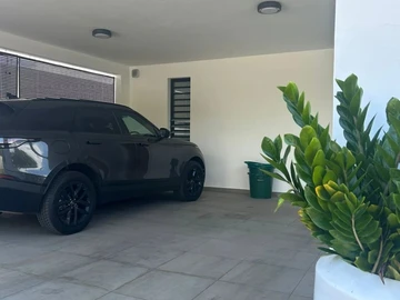 6 Bedroom Villa