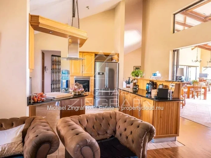 Villa d'Exception avec Vue Panoramique au sein d'un Domaine Résidentiel Prestigieux