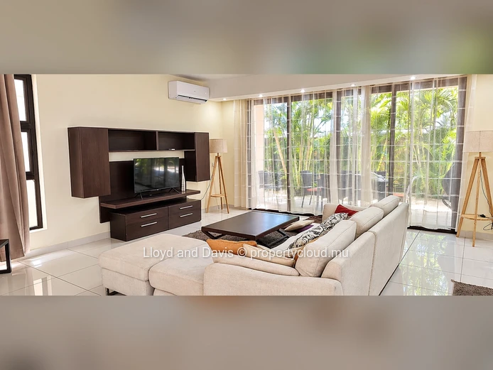 Triplex de 4 chambres avec piscine privée à Rivière Noire
