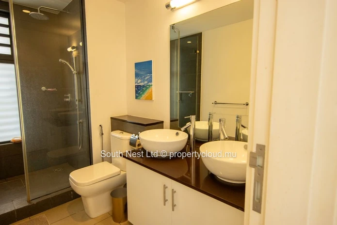 Appartement meublé au rez-de-chaussée avec 3 chambres et jardin 