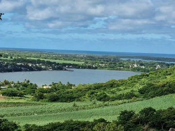 <br/>Desirable Large Block of Land with Superb Mountain and Sea Views! Superb Luxury, Surprisingly Affordable!