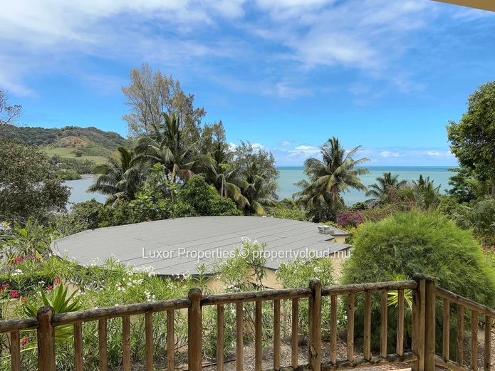 Spacious Property with Pool and Sea Views in Anse Jonchée