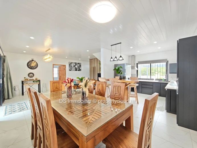 4 Bedroom Villa For Rent In Calodyne