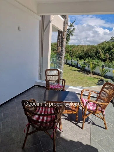 Roches Noires A 100 métres de la mer Appartement neuf de 2 càc balcon Parking Piscine communes. (Mandat exclusif)