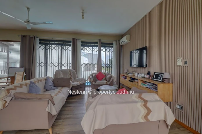 Villa moderne avec piscine et vue imprenable sur les montagnes dans une résidence sécurisée