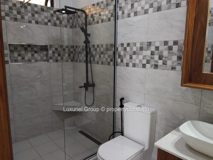Stunning New Family Villa Double Garage  With Pool For Rent