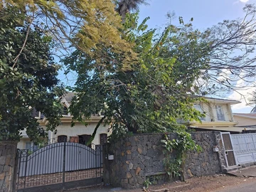 6 Bedroom House