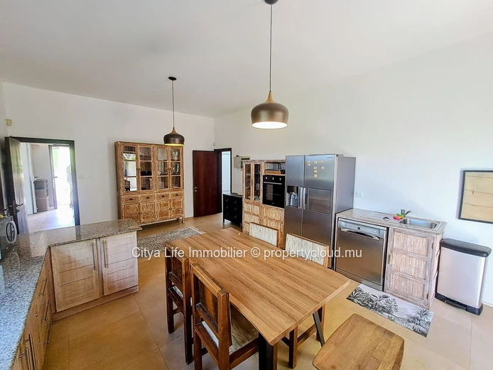 Maison meublée 4 chambres avec piscine à louer à Péreybère