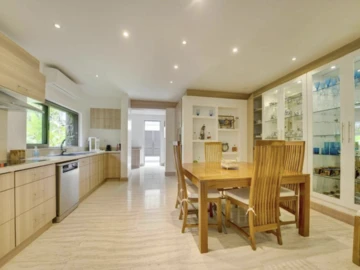 5 Bedroom Villa