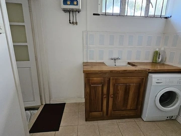 Tranquil Coastal Living: Charming home in peaceful area