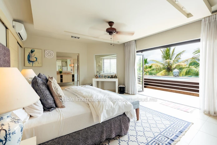 Luxurious Beachfront RES Apartment in Rivière Noire with stunning views and modern amenities. 4 bedrooms, sea access,...