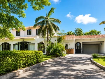 6 Bedroom House