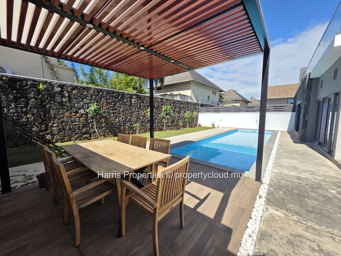 Magnifique villa en duplex meublée à louer au cœur de Grand Baie