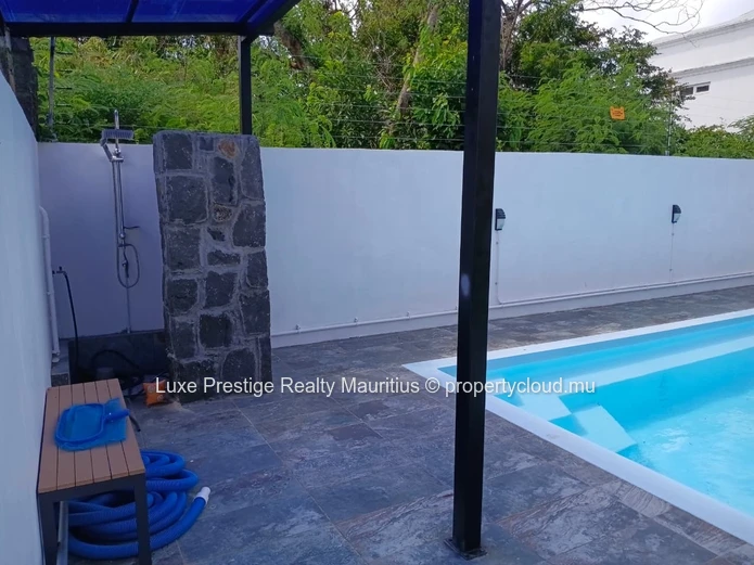 Newly built 4-bedroom luxury villa with pool in Calodyne – 3 minutes from the beach   | Land 10 perches | 210 m² buil...