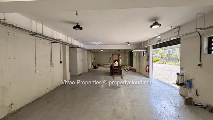 Bâtiment industriel de 1 600 m² à louer à Phoenix – Rs 450 000/mois
