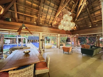 6 Bedroom House