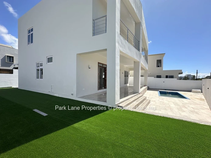 Villa neuve avec piscine à vendre à Pereybere