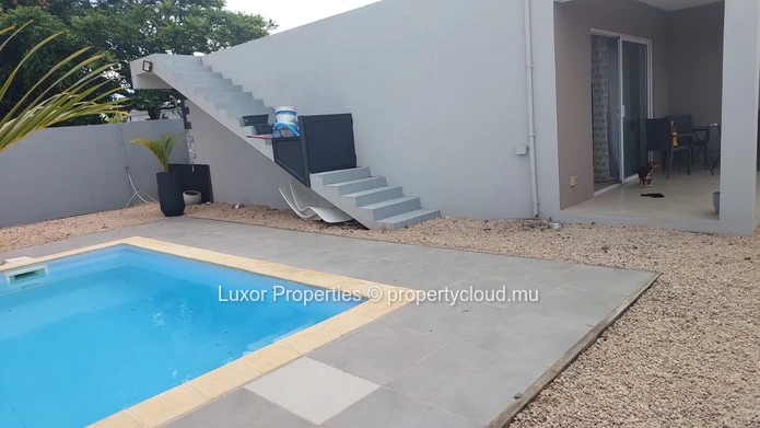 Villa 2ch avec piscine, terrasse et parking - Petit Raffray