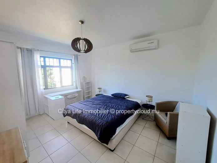 Maison meublée 2 chambres avec bureau à louer à Péreybère