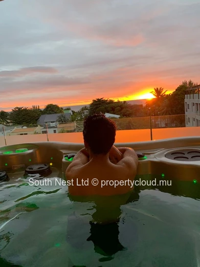 Vue mer et coucher de soleil: penthouse de 3 chambres idéalement situé à côté de la plage 