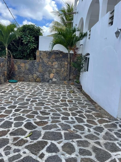 Furnished apartment with 3 bedrooms, a large covered terrace and parking space