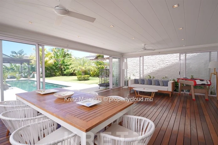 Contemporary villa with pool and jacuzzi in the heart of Grand Baie