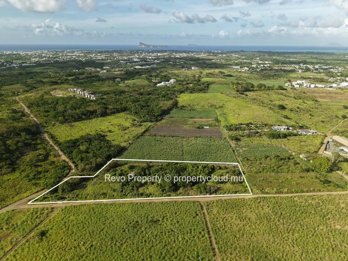 Amazing Opportunity : Plot of land in Mont Mascal