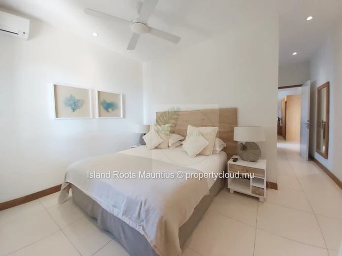 Beachfront apartment located in the north of the island !