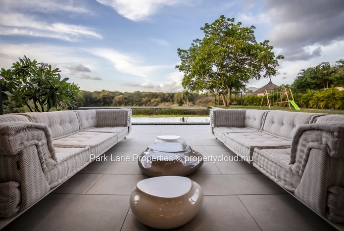 Villa Rempart | Villa Prestigieuse de 5 Chambres avec Piscine et Cadre Montagneux