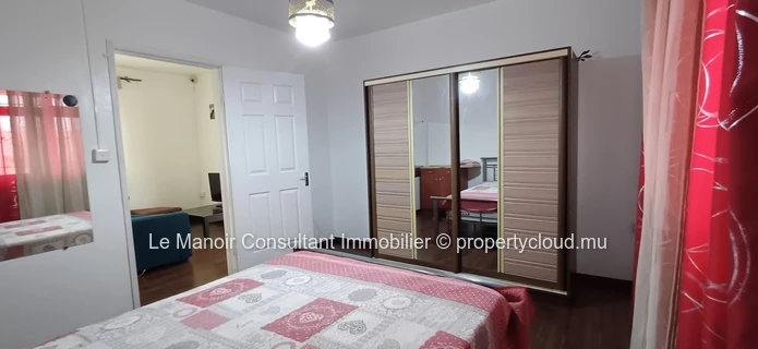 Villa for sale with private swimming pool not far from London supermarket, close to all amenities. 