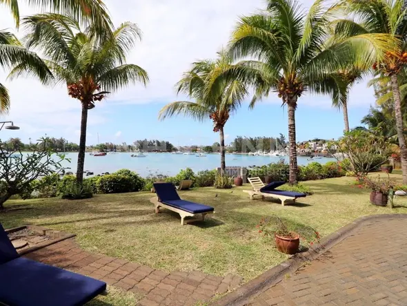 Beachfront - Affordable 3 bedrooms apartment in Grand Baie