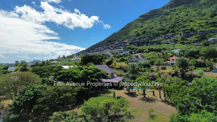BLACK RIVER - 3 Bedrooms villa with seaview