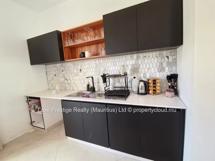 Villa neuve 3 chambres en suite à louer à Calodyne | À 350m de la mer | Rs 105,000 négociable