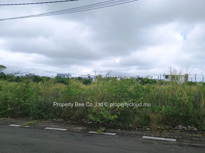 11.42P Fairview Residential land: No neighbours at the back of plot.