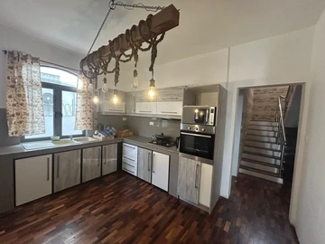 5 Bedroom Villa