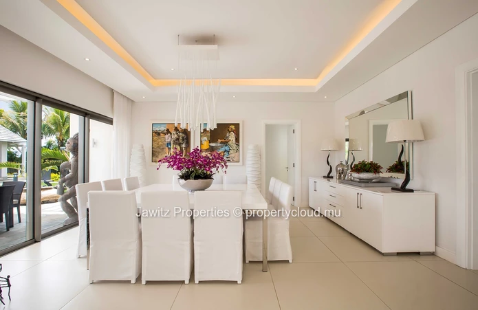 Luxury Redefined: A Sophisticated 4-Bedroom Villa with Panoramic Golf & Mountain Views