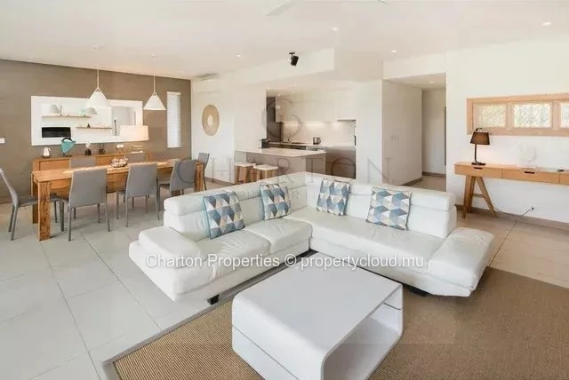 Appartement de 2 chambres en suite avec terrasse et vue dégagée sur le golf