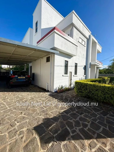 Villa familiale contemporaine de 4 chambres avec piscine privée - Mon Choisy
