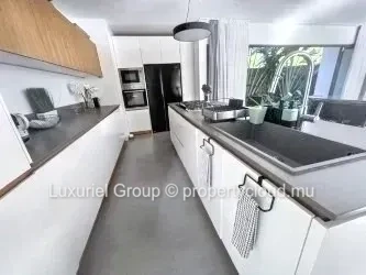 Calodyne Gem – Modern Villa with Pool, Office, and Garden Oasis