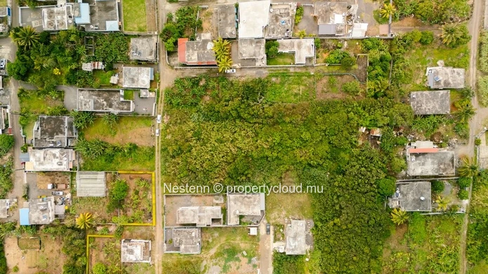 Spacious 4854 m² land just minutes from public beaches