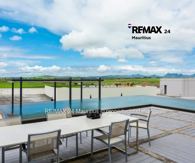 Grand Baie: Coastal Luxury with Panoramic Infinity Pool with magnificent Views