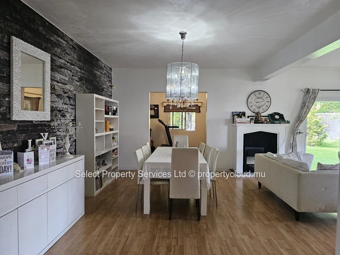 Charming spacious 4 Bedroom House for Sale in Floreal